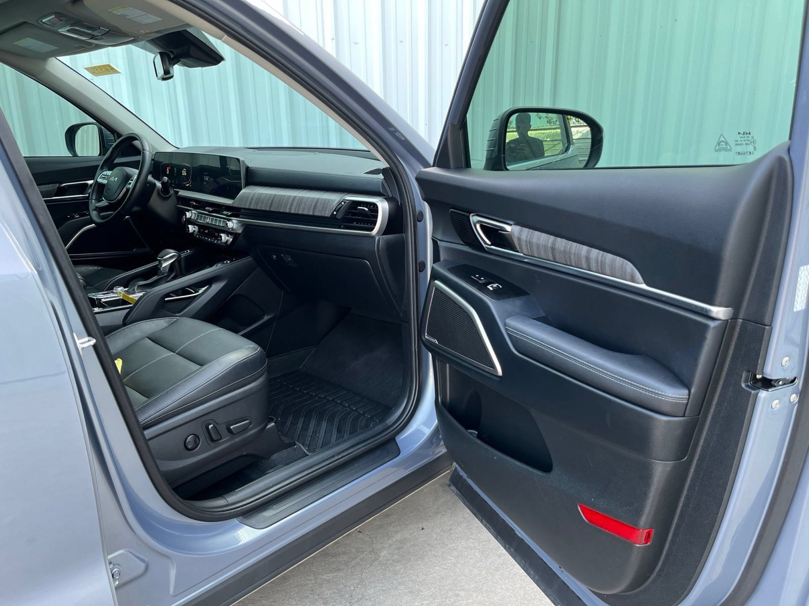 Used 2024 Kia Telluride EX w/ EX Captain's Chair Package AWD/4WD image 16