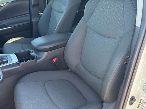 Used 2024 Toyota RAV4 XLE w/ Convenience Package FWD image 20