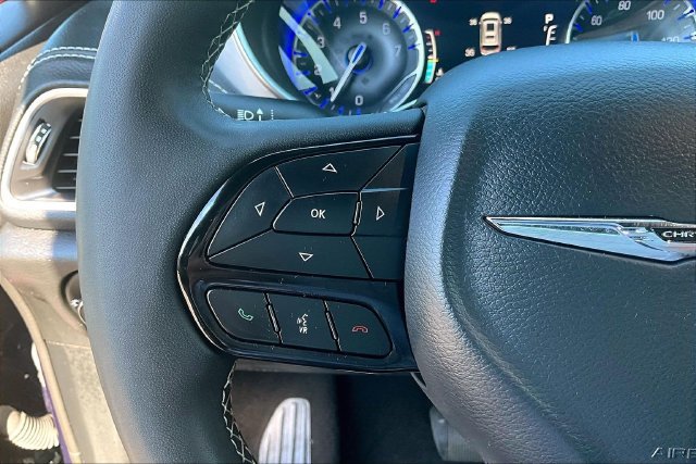 Used 2025 Chrysler Pacifica Limited FWD image 11