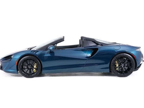 Used 2025 McLaren Artura Spider RWD image 2
