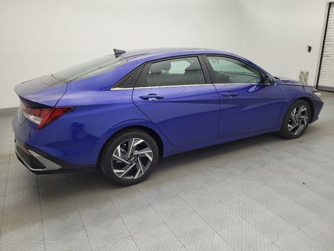 Used 2025 Hyundai Elantra SEL image 10