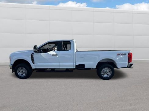 Used 2023 Ford F350 XL w/ FX4 Off-Road Package AWD/4WD image 2