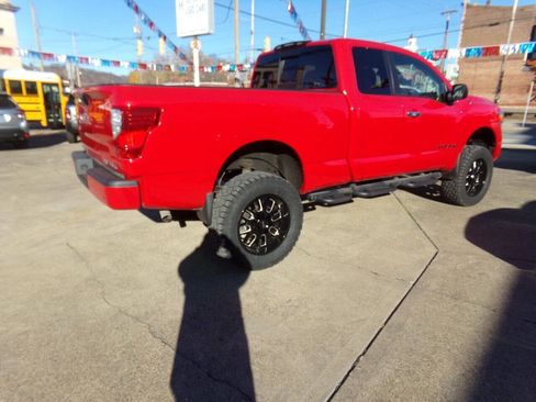 Used 2021 Nissan Titan SV w/ SV Convenience Package AWD/4WD image 4