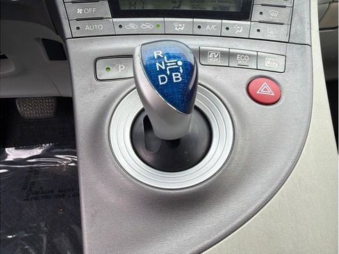 Used 2013 Toyota Prius Four w/ Deluxe Solar Roof Pkg image 16