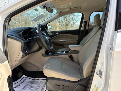 Used 2019 Ford Escape SE image 18