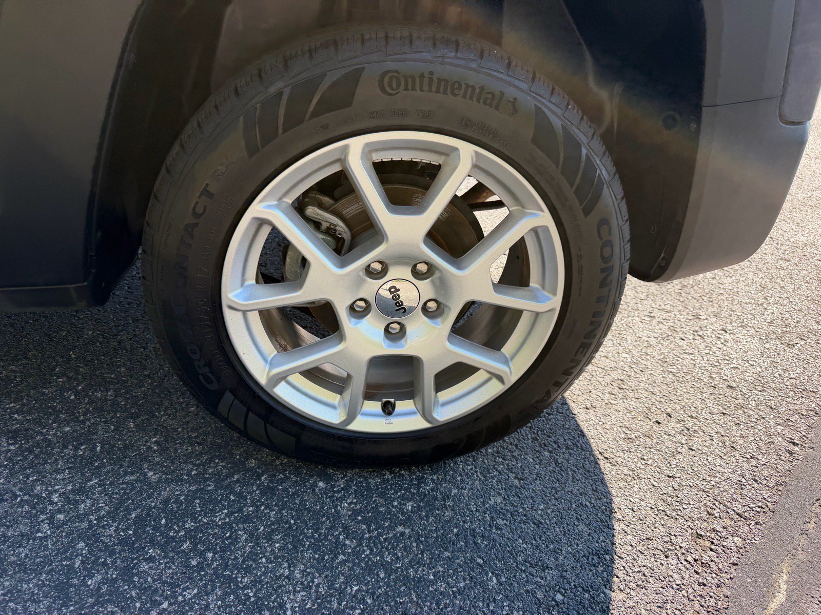 Used 2023 Jeep Renegade Latitude w/ Premium Group AWD/4WD image 18