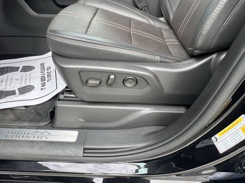 Used 2025 Chevrolet Silverado 1500 High Country image 13