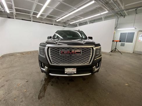 Used 2022 GMC Yukon XL Denali image 9