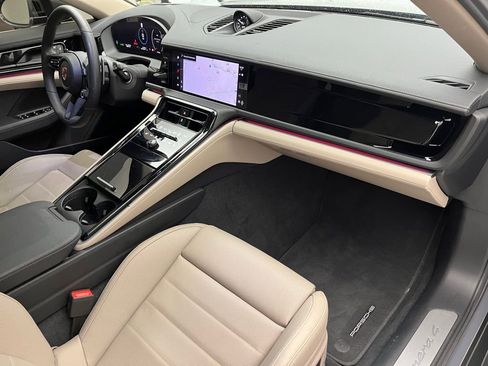 Used 2025 Porsche Panamera 4 image 32
