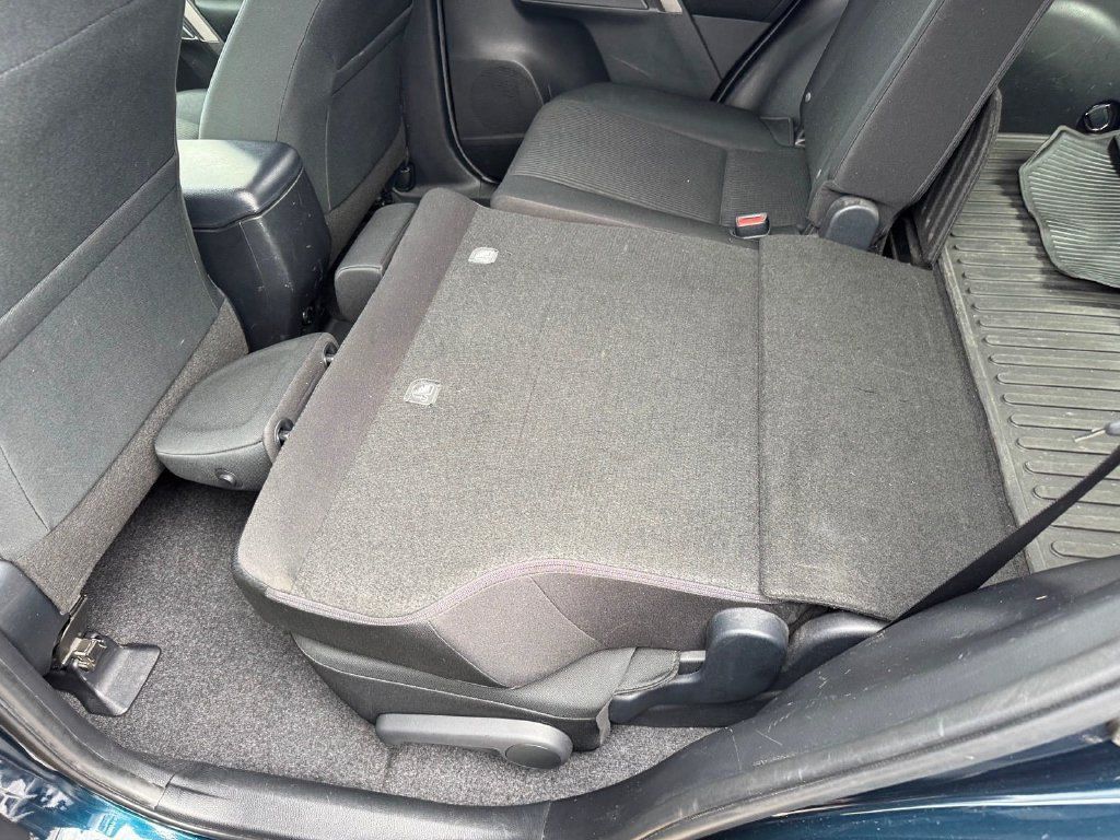 Used 2018 Toyota RAV4 LE w/ All Weather Liner Package FWD image 9