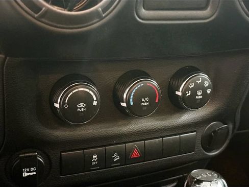 Used 2018 Jeep Wrangler Unlimited Sport w/ Connectivity Group AWD/4WD image 13