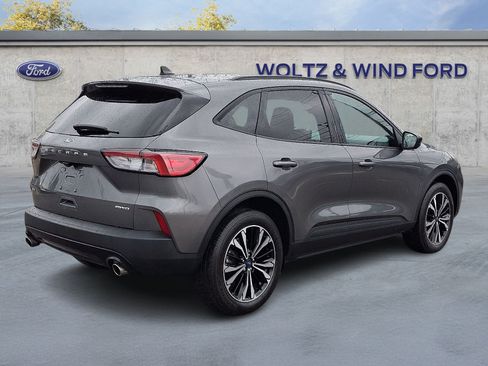 Used 2022 Ford Escape SE w/ SE Sport Appearance Package AWD/4WD image 6