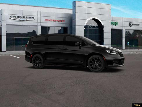 New 2026 Chrysler Pacifica Limited image 9