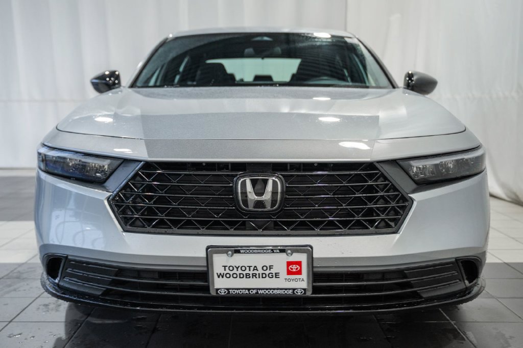 Used 2025 Honda Accord Sport image 2