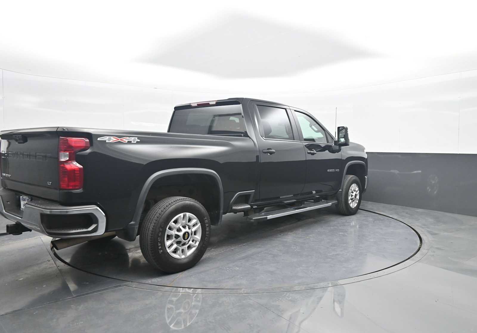 Used 2025 Chevrolet Silverado 2500 LT w/ Convenience Package AWD/4WD image 8