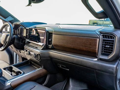 Used 2024 Chevrolet Silverado 3500 High Country w/ High Country Premium Package image 18