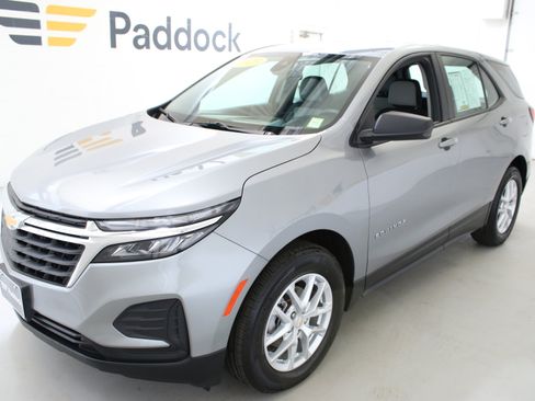 Used 2023 Chevrolet Equinox LS FWD image 3