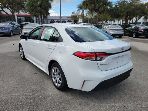 Used 2026 Toyota Corolla LE image 4