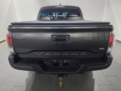 Used 2020 Toyota Tacoma TRD Sport AWD/4WD image 4