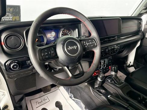 Used 2024 Jeep Wrangler Unlimited Rubicon AWD/4WD image 9