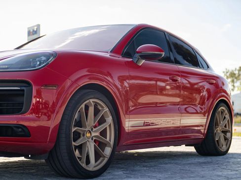 Used 2021 Porsche Cayenne GTS image 10