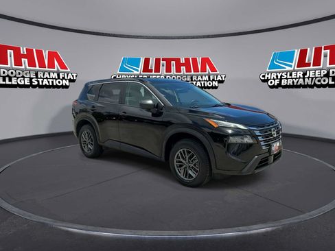 Used 2024 Nissan Rogue S FWD image 2