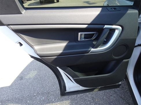 Used 2019 Land Rover Discovery Sport HSE Luxury image 16