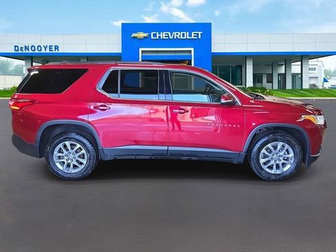 Used 2021 Chevrolet Traverse LT image 4