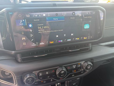 Used 2025 Jeep Gladiator Sport AWD/4WD image 35