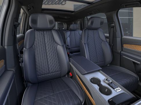 New 2026 Cadillac Vistiq Premium Luxury w/ LPO, Floor Liner Package image 16