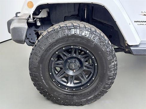 Used 2018 Jeep Wrangler Unlimited Sahara w/ Connectivity Group image 26