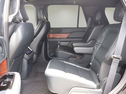 Used 2024 Lincoln Navigator Premiere AWD/4WD image 13