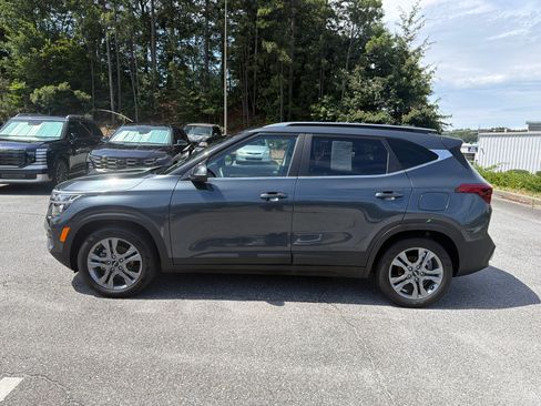 Used 2023 Kia Seltos S w/ Navigation Package FWD image 10