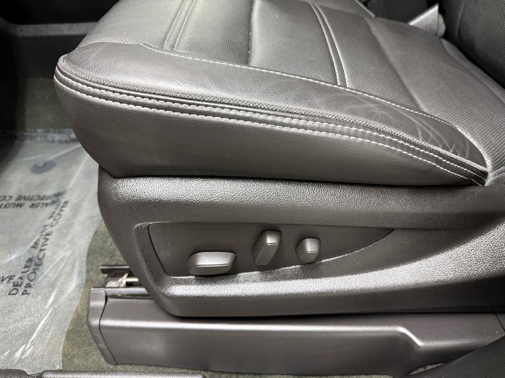 Used 2015 GMC Yukon XL Denali w/ Touring Package AWD/4WD image 17