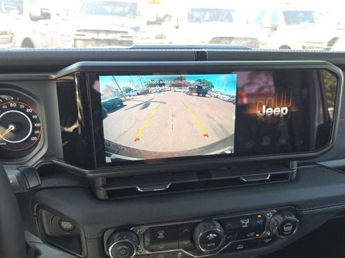 Used 2024 Jeep Wrangler Rubicon image 13