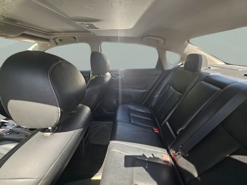 Used 2015 Nissan Sentra SL w/ SL Premium Package FWD image 5