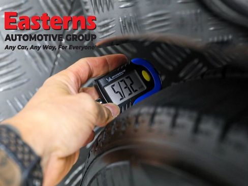 Used 2018 Toyota Avalon Limited image 24