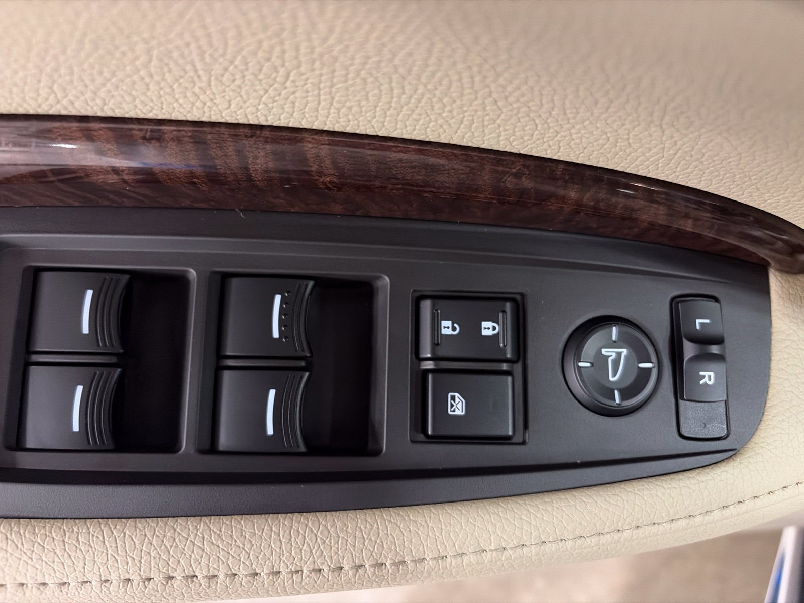 Used 2018 Acura MDX SH-AWD image 18