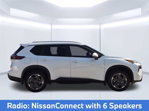 Used 2025 Nissan Rogue SV w/ SV Premium Package FWD image 9