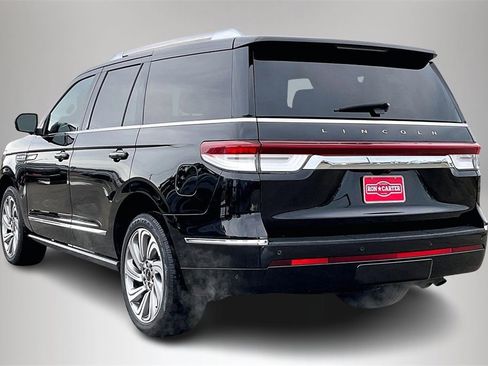 Used 2022 Lincoln Navigator Reserve image 4