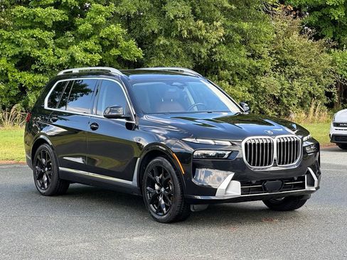 Used 2023 BMW X7 xDrive40i w/ Premium Package AWD/4WD image 2
