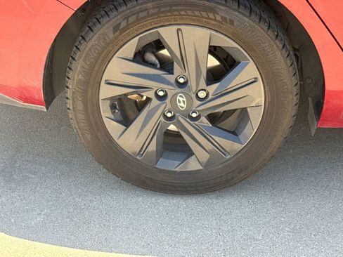 Used 2021 Hyundai Elantra SEL image 9