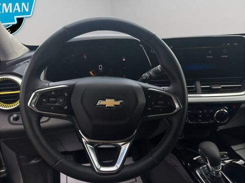 Used 2024 Chevrolet Trax LT w/ Driver Confidence Package FWD image 13