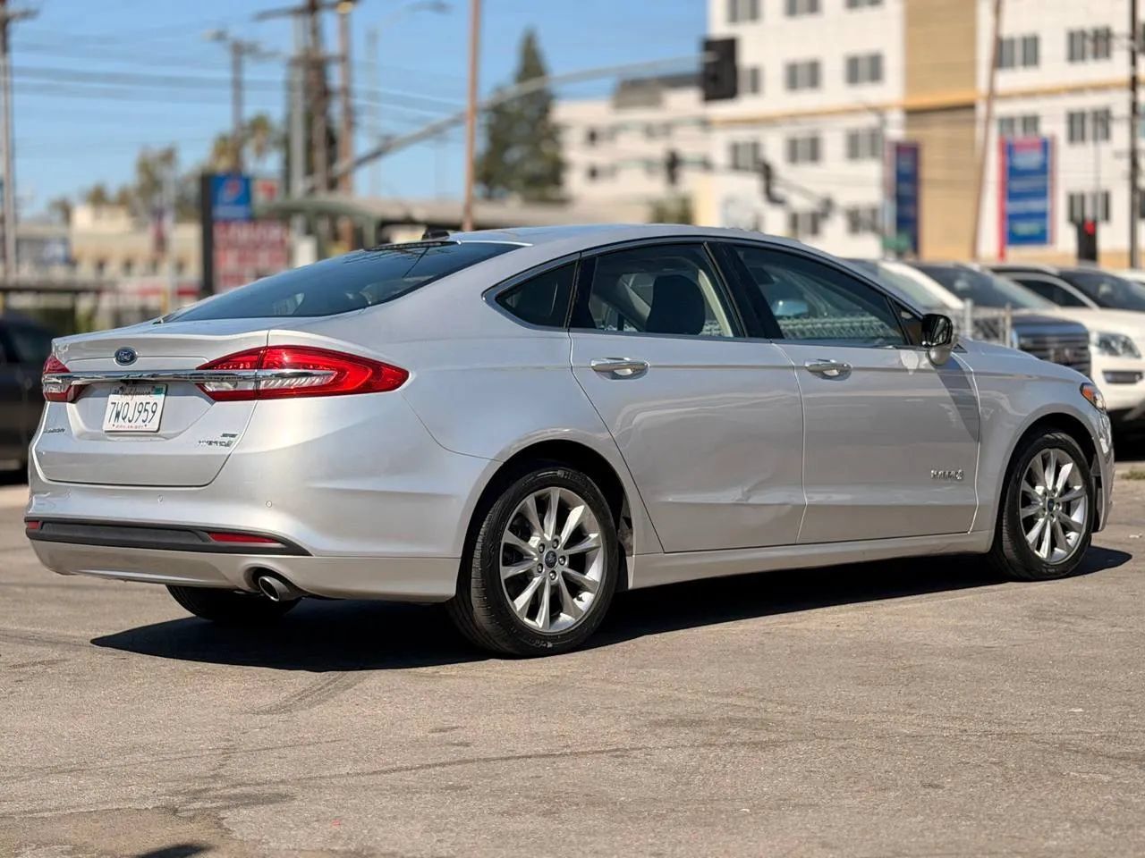 Used 2017 Ford Fusion SE w/ Equipment Group 602A FWD image 17