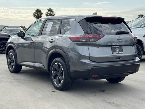 Used 2025 Nissan Rogue SV FWD image 4