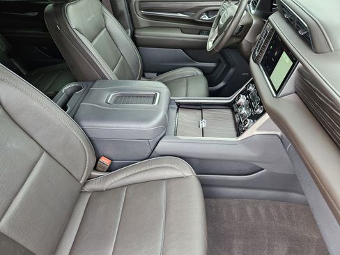 Used 2022 GMC Yukon XL Denali image 16