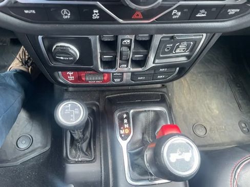 Used 2024 Jeep Wrangler Unlimited Rubicon AWD/4WD image 14