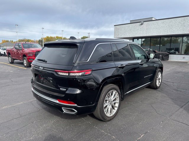 Used 2023 Jeep Grand Cherokee Summit w/ Luxury Tech Group V AWD/4WD image 11