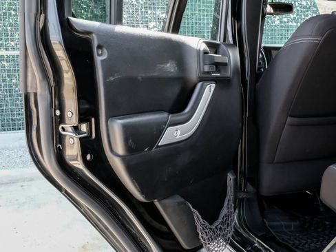 Used 2013 Jeep Wrangler Unlimited Rubicon w/ Connectivity Group AWD/4WD image 48