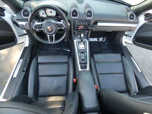 Used 2017 Porsche 718 Boxster S image 22